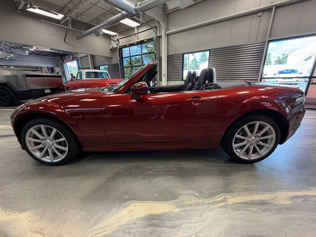 Used 2007 MAZDA MX-5 Miata Touring w/ Appearance Pkg RWD image 29