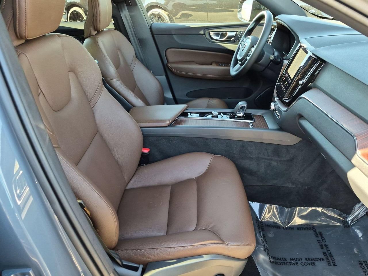 Certified 2024 Volvo XC60 T8 Plus AWD/4WD image 27