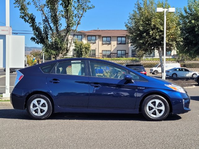 Used 2014 Toyota Prius Three w/ Solar Roof Package FWD image 5