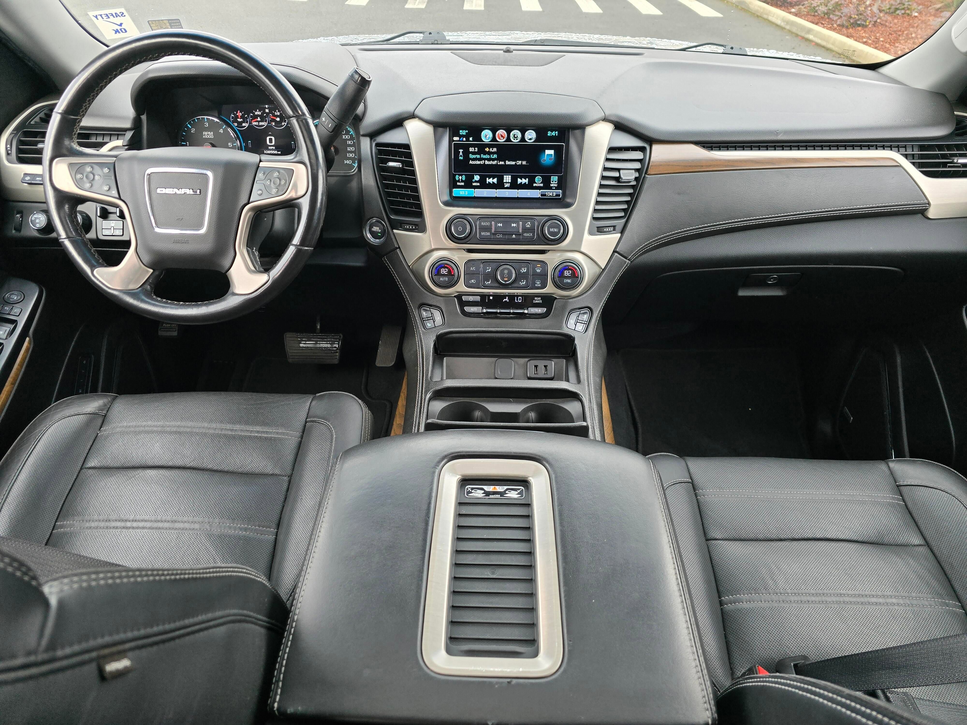 Used 2020 GMC Yukon XL Denali w/ Denali Premium Package image 14