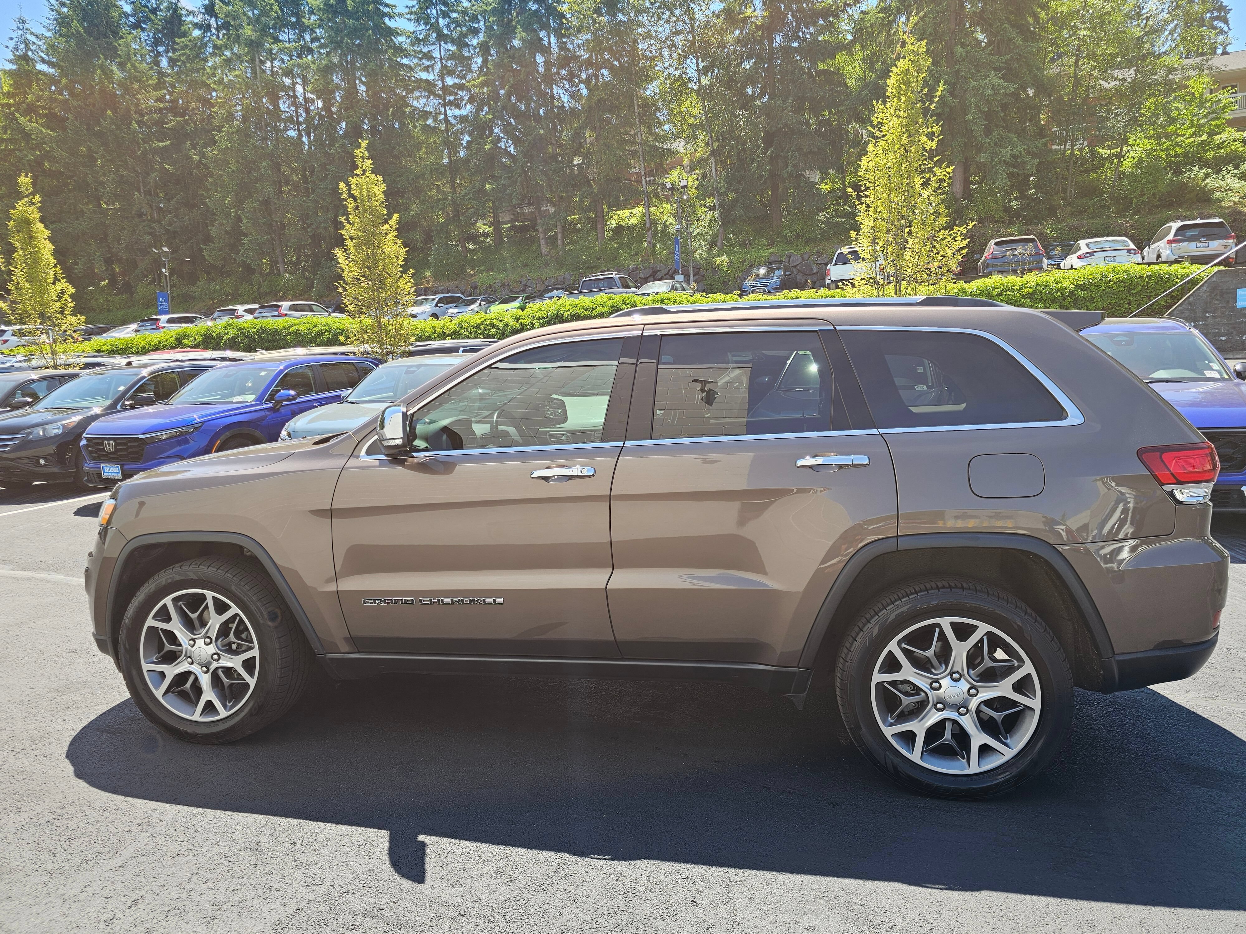 Used 2021 Jeep Grand Cherokee Limited w/ Sun & Sound Group AWD/4WD image 5