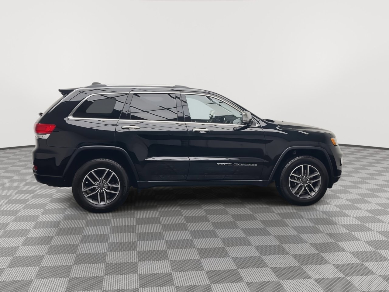 Used 2019 Jeep Grand Cherokee Limited w/ Trailer Tow Group IV image 40