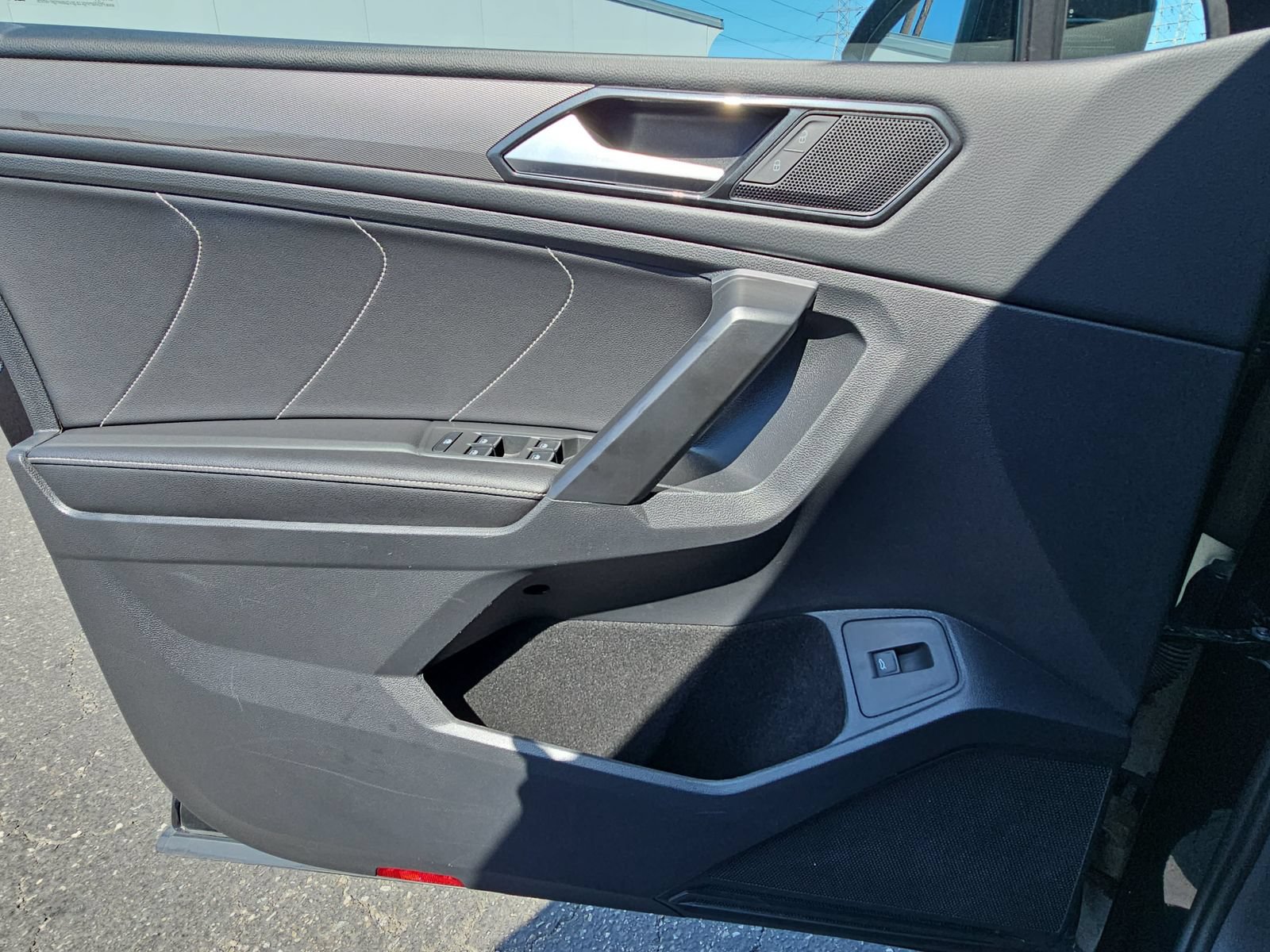Certified 2024 Volkswagen Tiguan SE FWD image 28