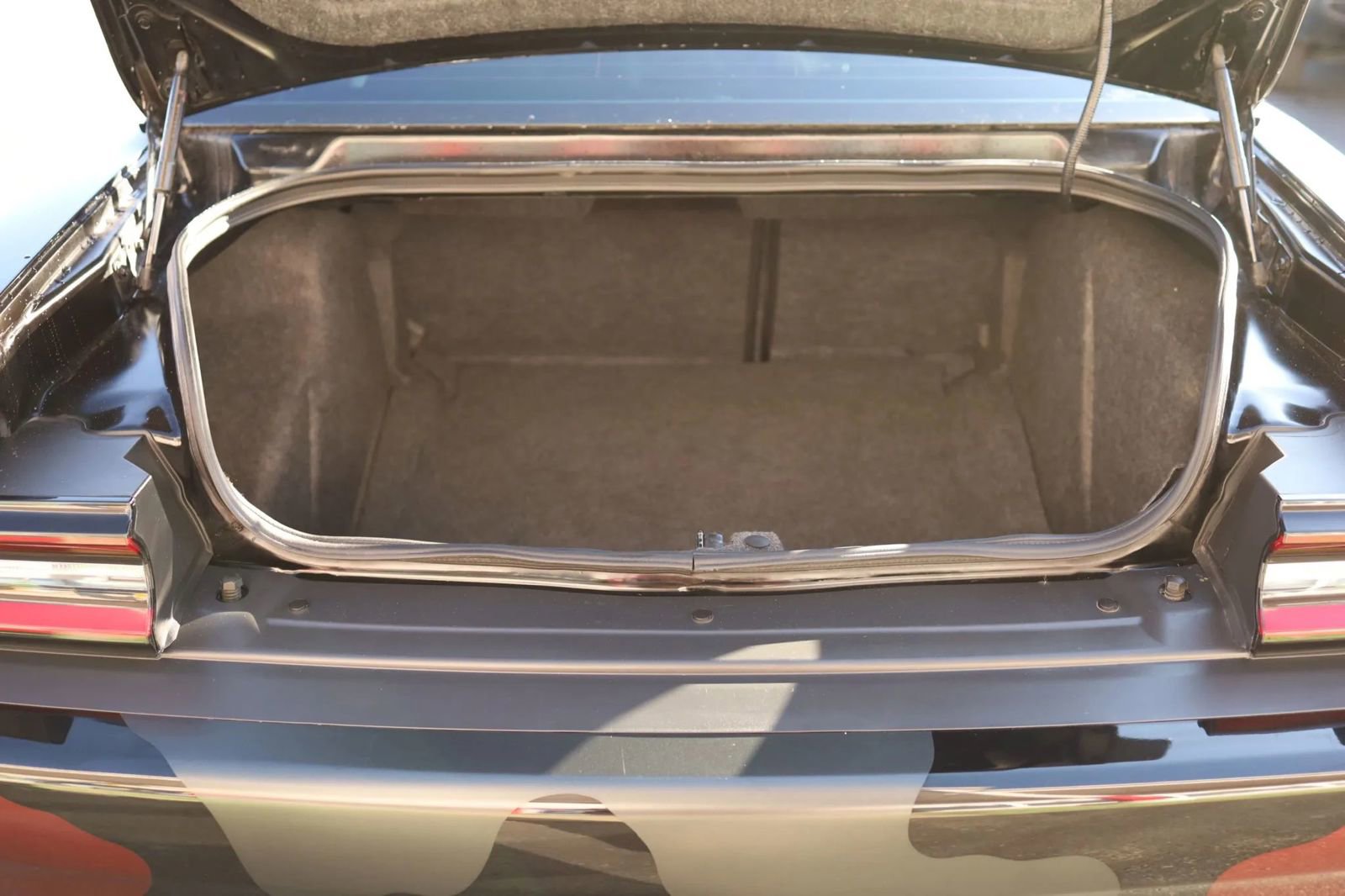 Used 2016 Dodge Challenger R/T w/ Blacktop Package image 41