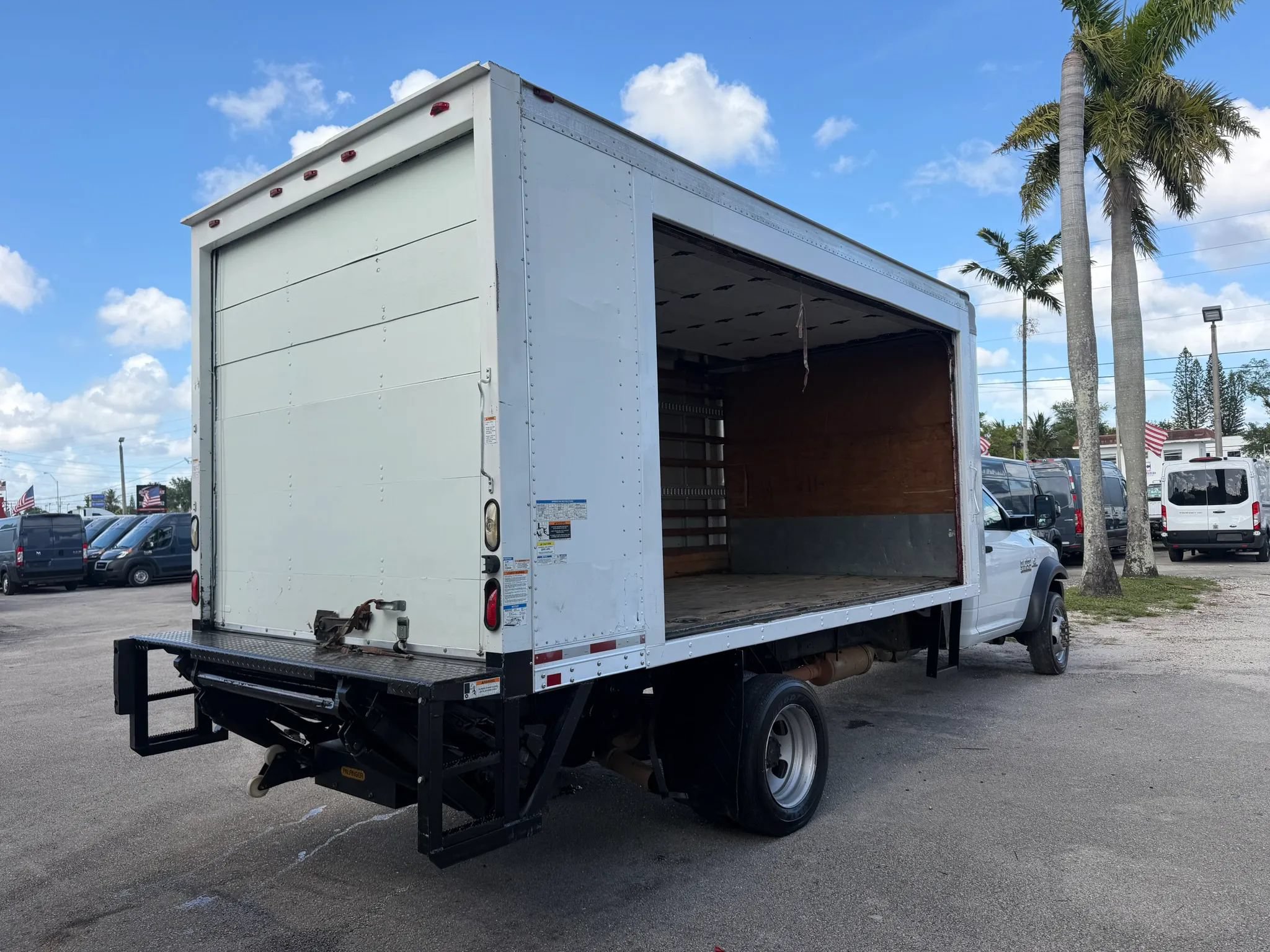 Used 2016 RAM 5500 Tradesman w/ Ambulance Prep Group RWD image 12