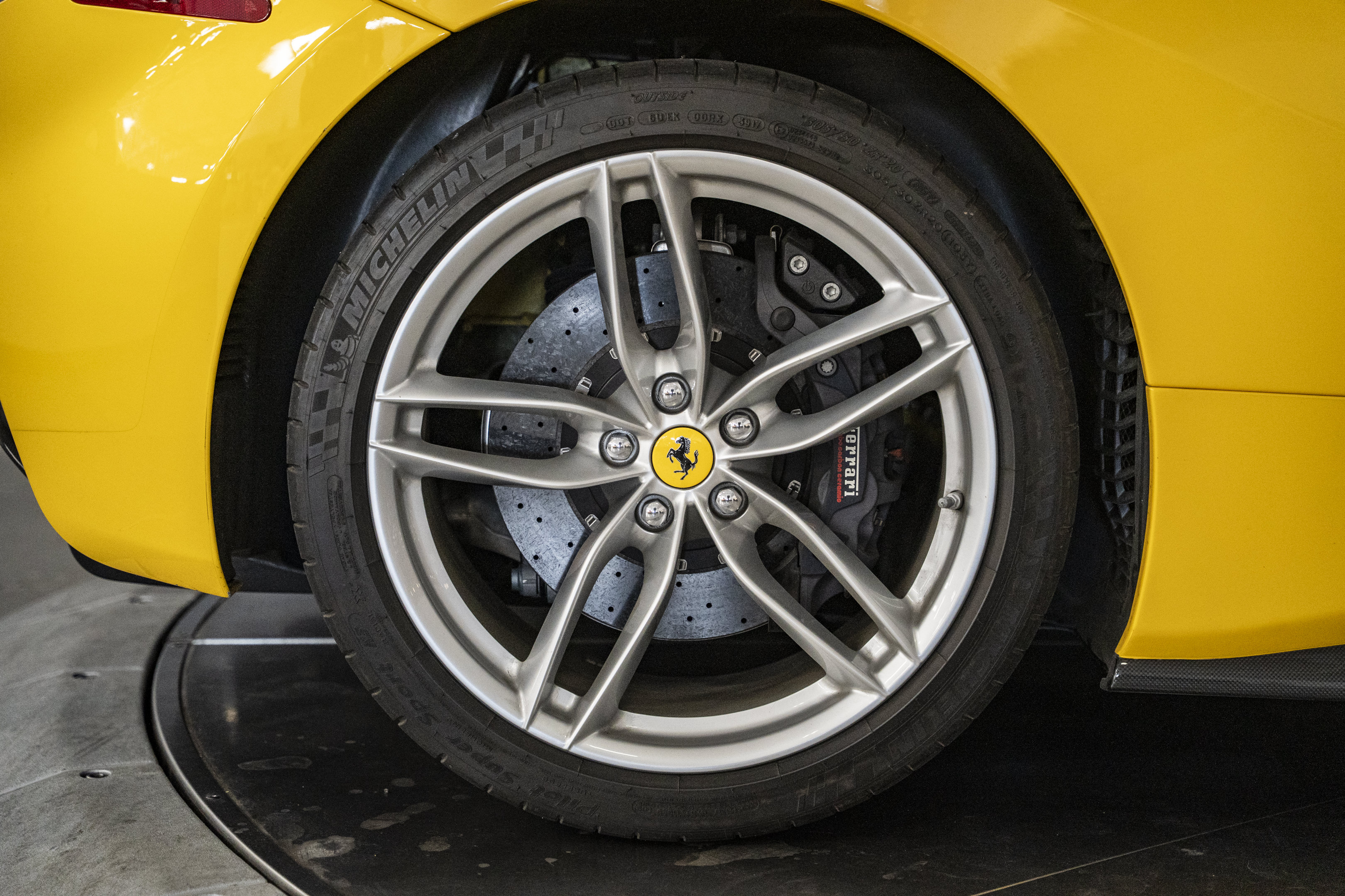 Used 2018 Ferrari 488 Spider RWD image 26