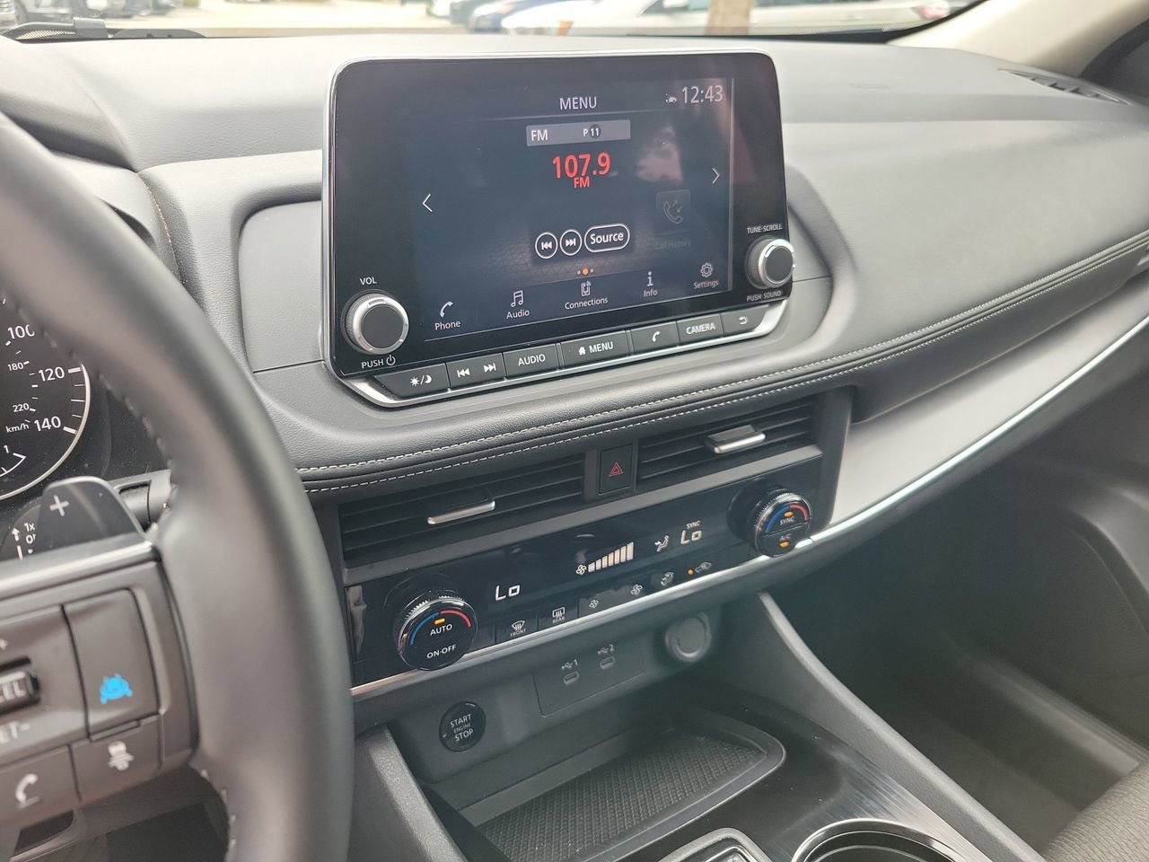 Used 2025 Nissan Rogue SV image 24