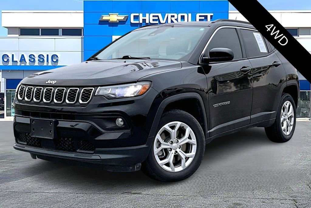 Used 2024 Jeep Compass Latitude image 3