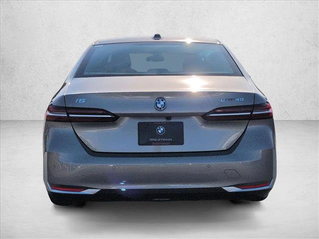 Used 2025 BMW i5 eDrive40i w/ Premium Package image 7