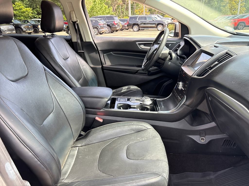 Used 2020 Ford Edge Titanium w/ Equipment Group 301A FWD image 29