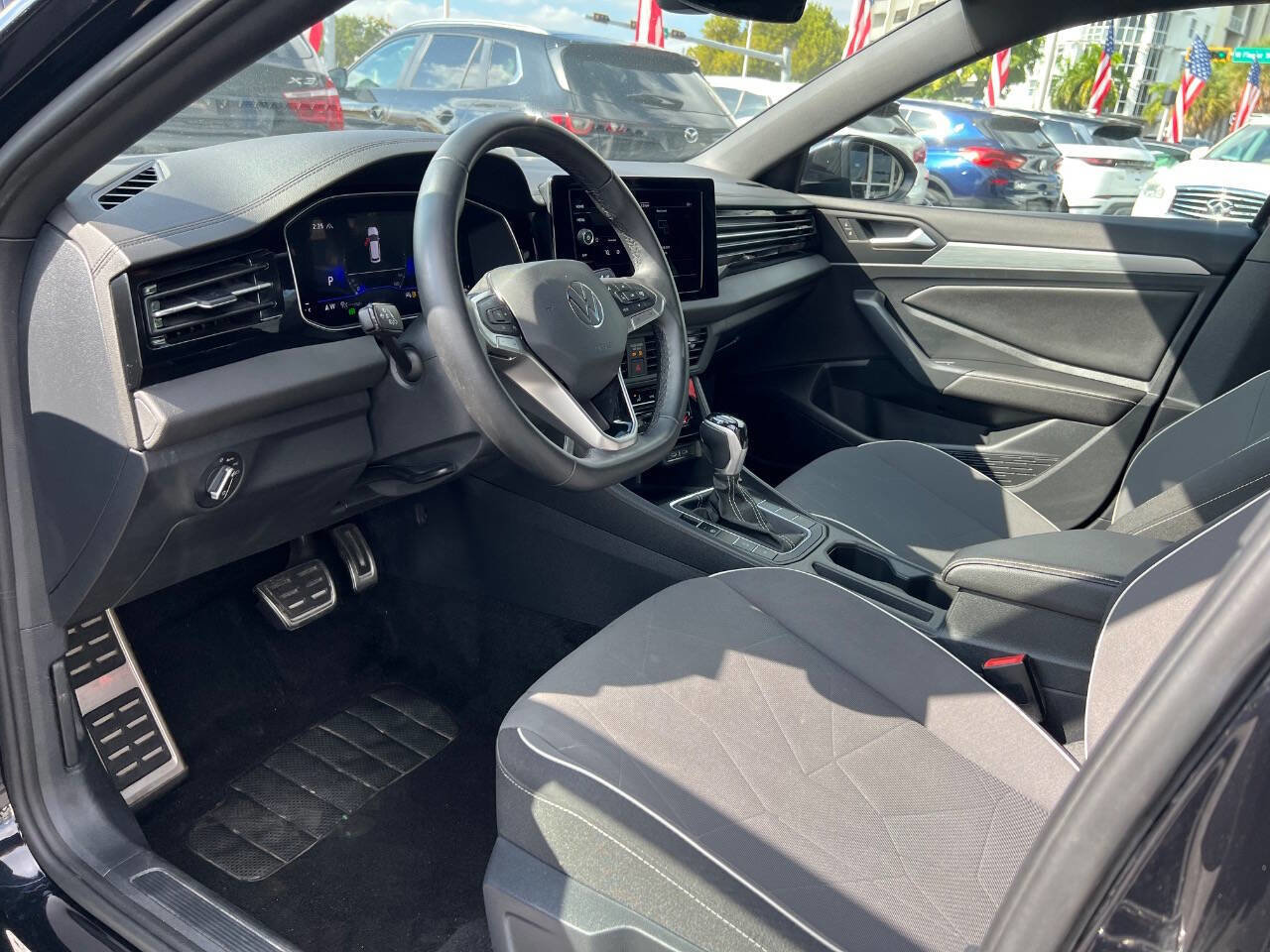 Used 2025 Volkswagen Jetta Sport image 11