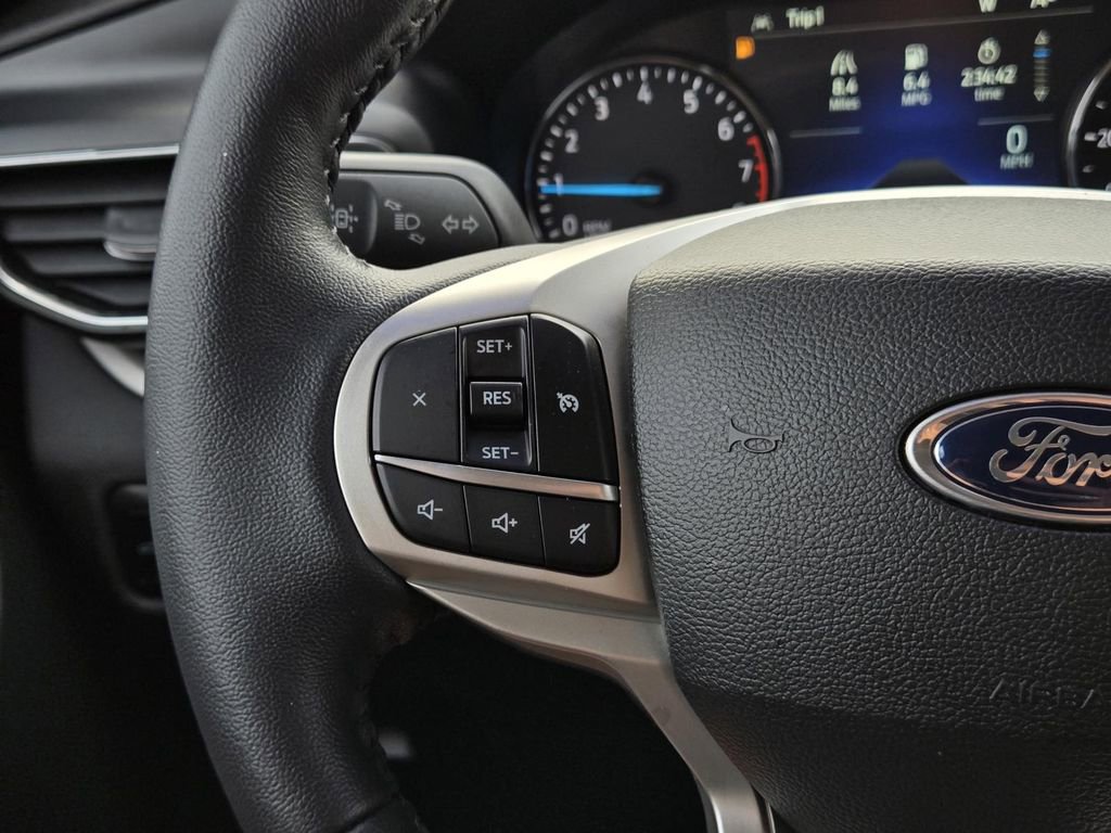 Used 2023 Ford Explorer XLT w/ Equipment Group 202A image 12