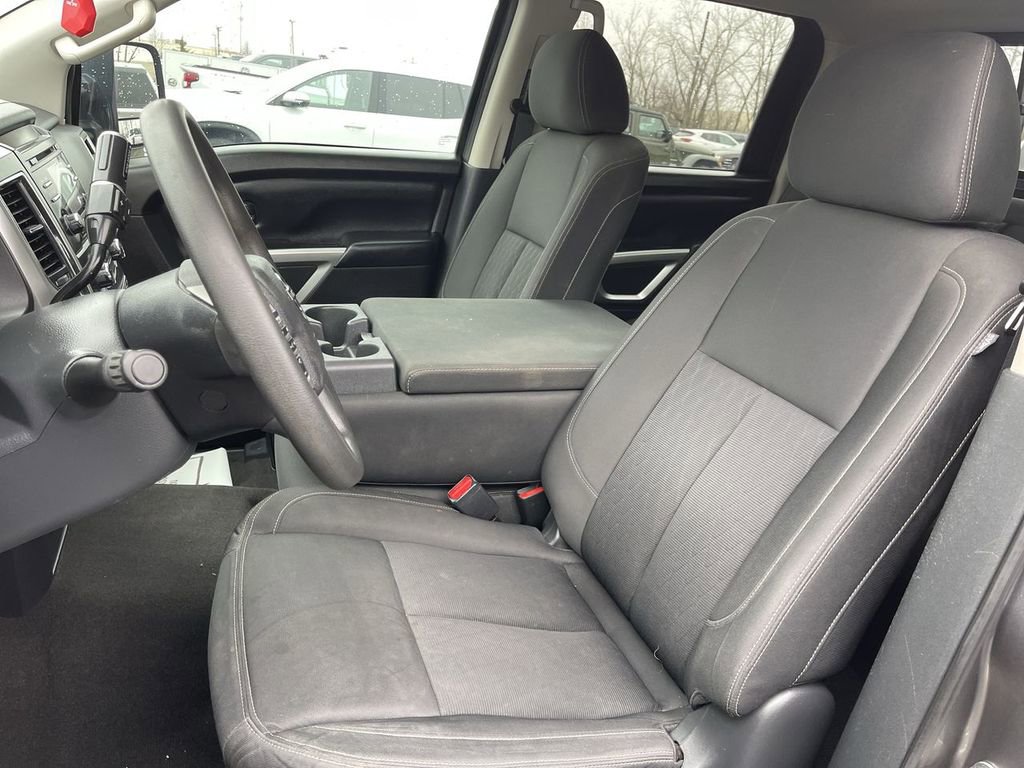 Used 2017 Nissan Titan SV image 8