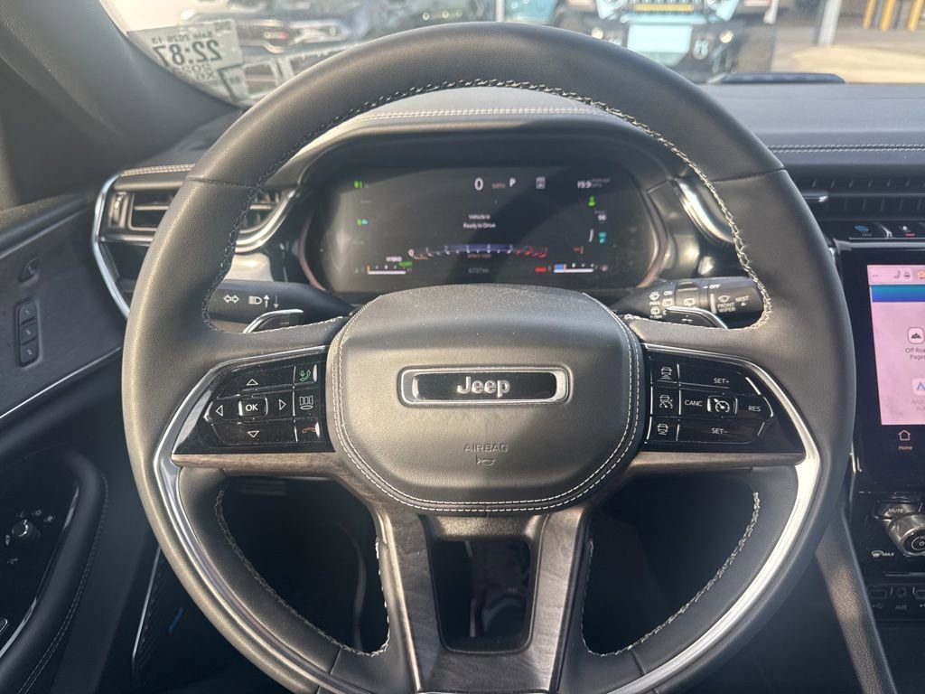 Used 2023 Jeep Grand Cherokee Overland w/ Luxury Tech Group IV AWD/4WD image 11