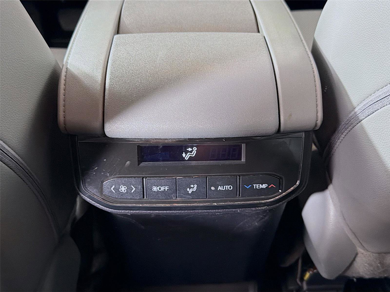 Used 2023 Toyota Highlander Limited image 25