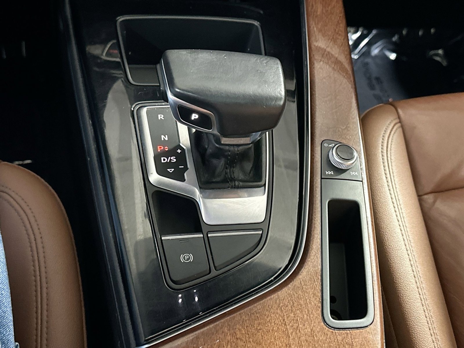 Used 2022 Audi A4 2.0T Premium w/ Convenience Package image 32