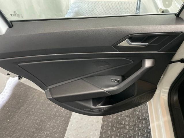 Certified 2023 Volkswagen Jetta SE w/ Panoramic Sunroof Package FWD image 8