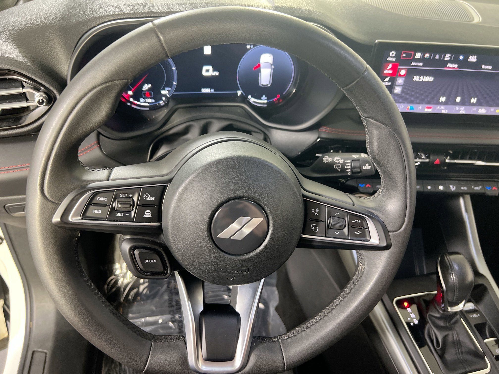 Used 2023 Dodge Hornet GT w/ GT Blacktop Package image 11