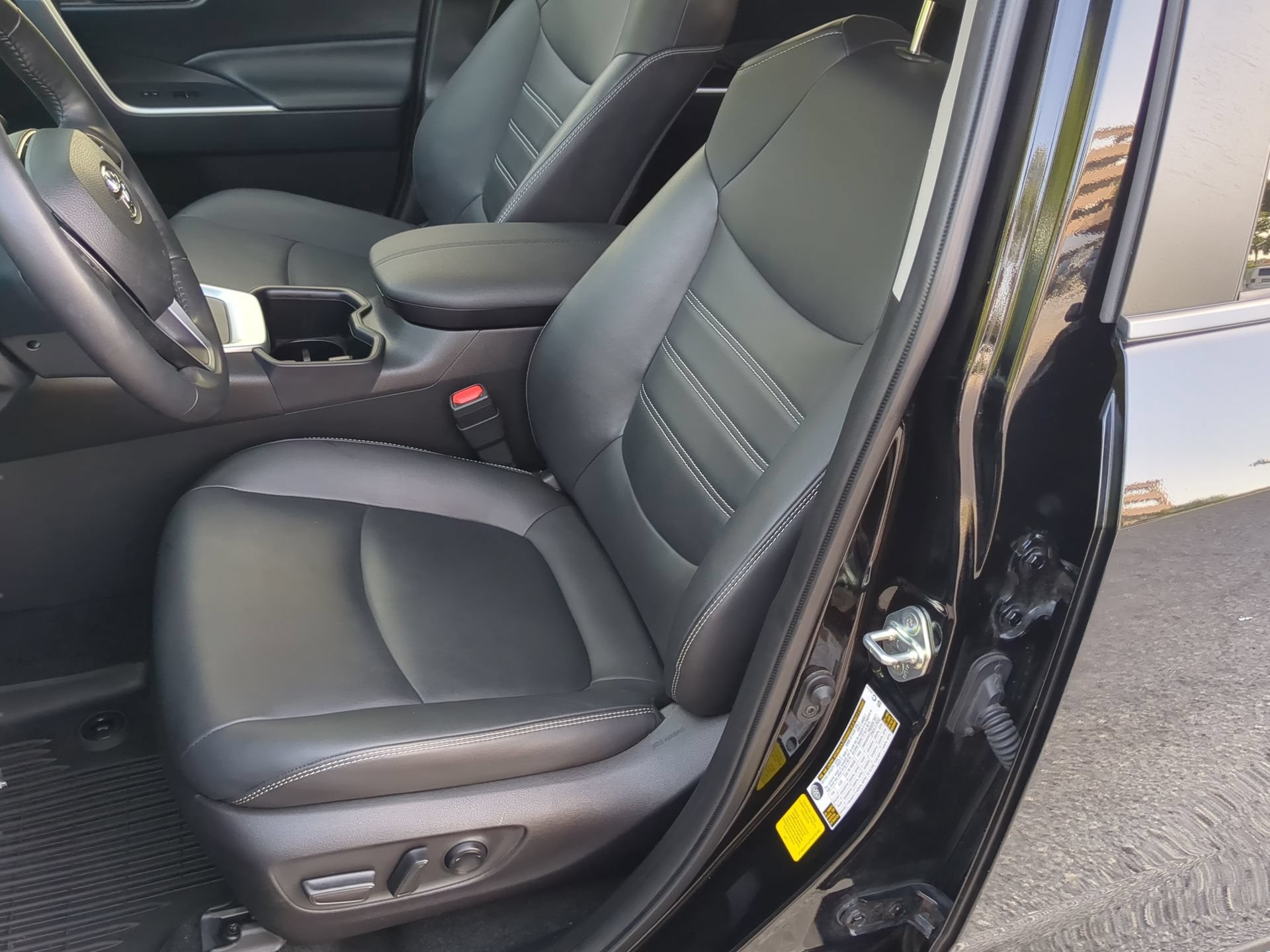 Used 2023 Toyota RAV4 XLE Premium AWD/4WD image 58