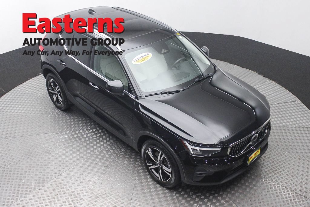 Used 2023 Volvo XC40 B5 Plus AWD/4WD image 3