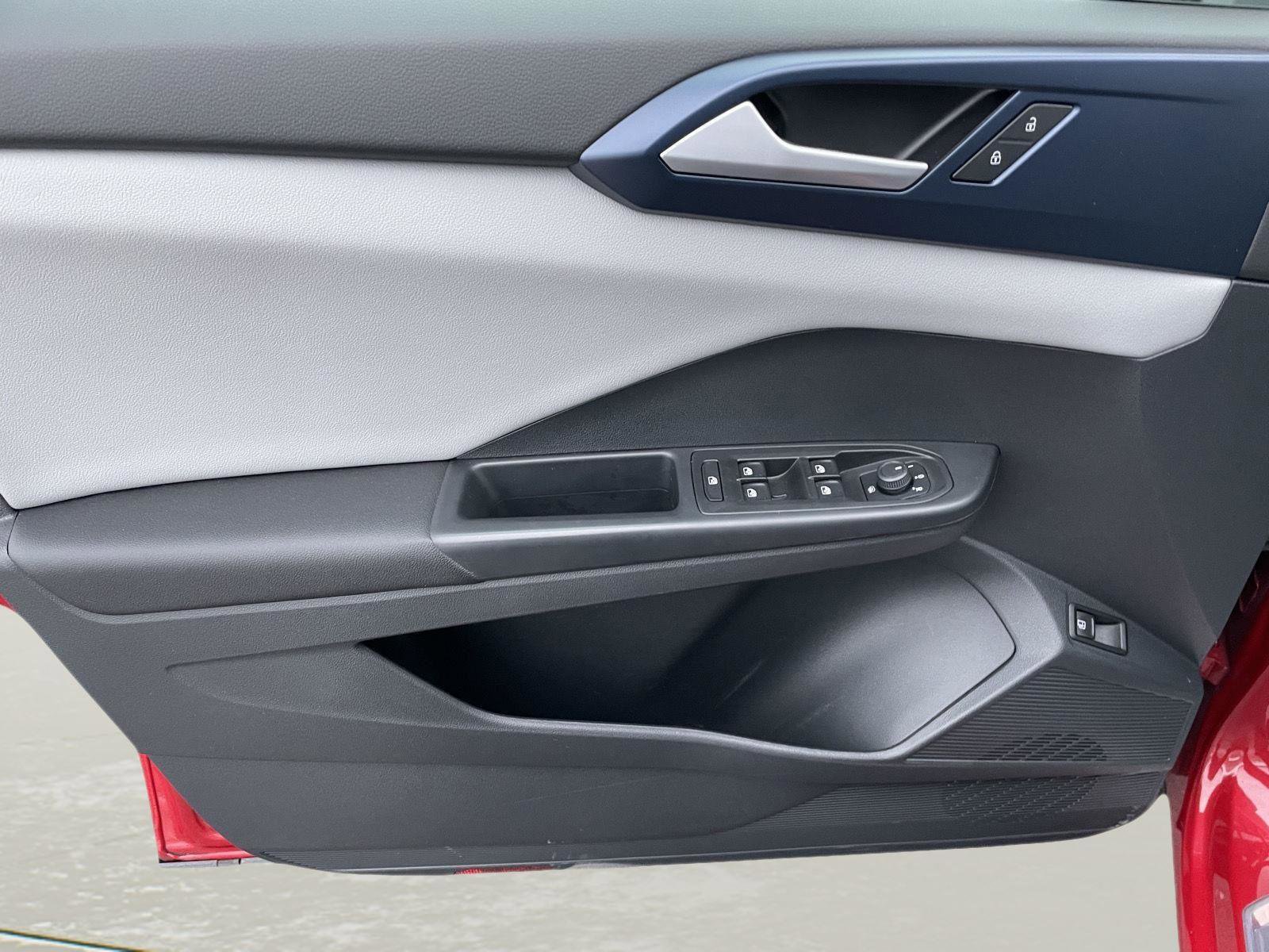 Used 2022 Volkswagen Taos SE image 22