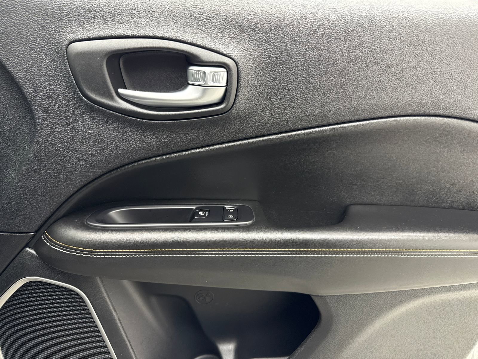 Used 2019 Jeep Compass Latitude w/ Safety & Security Group FWD image 44