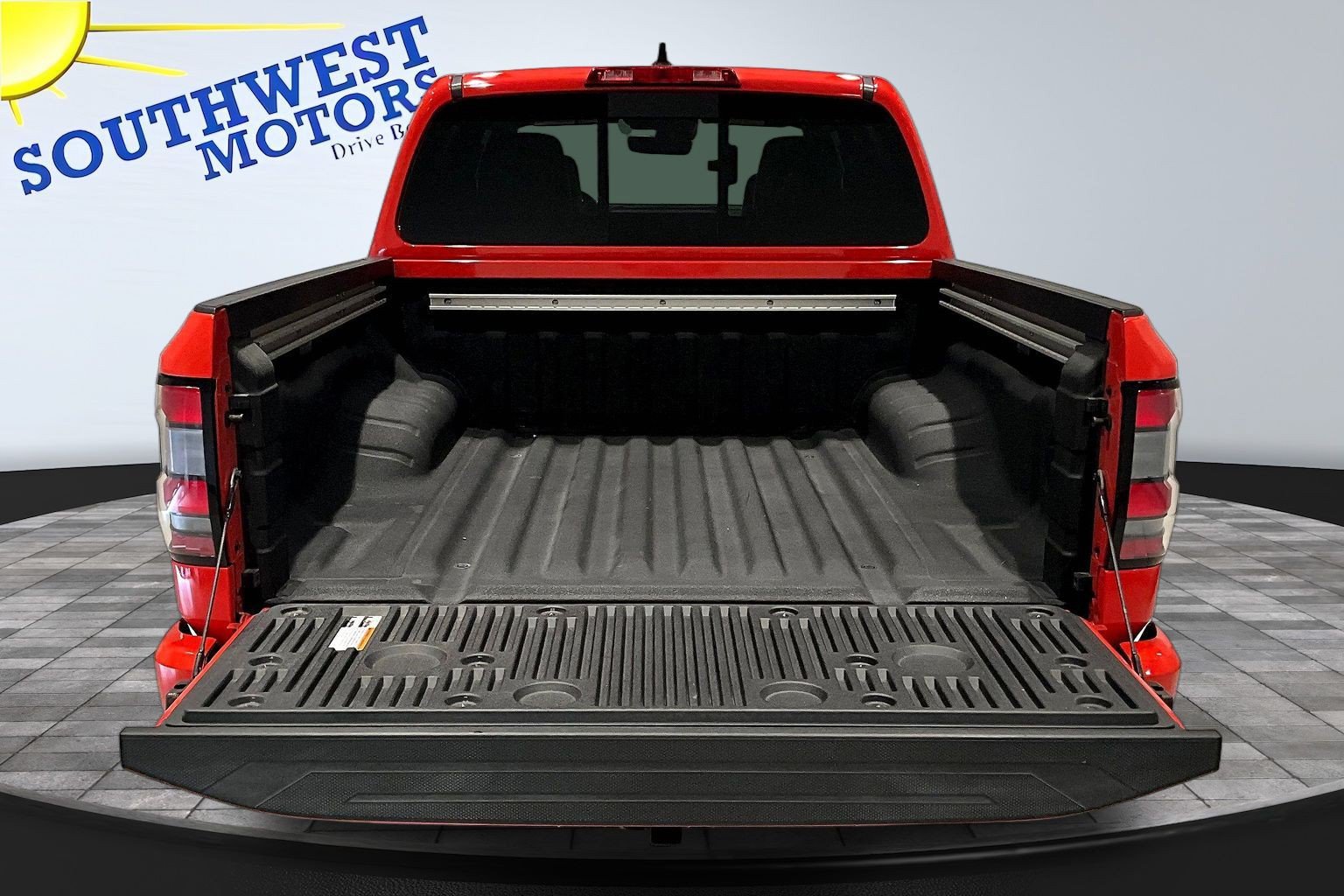 Used 2025 Nissan Frontier PRO-4X w/ Pro Premium Package AWD/4WD image 8
