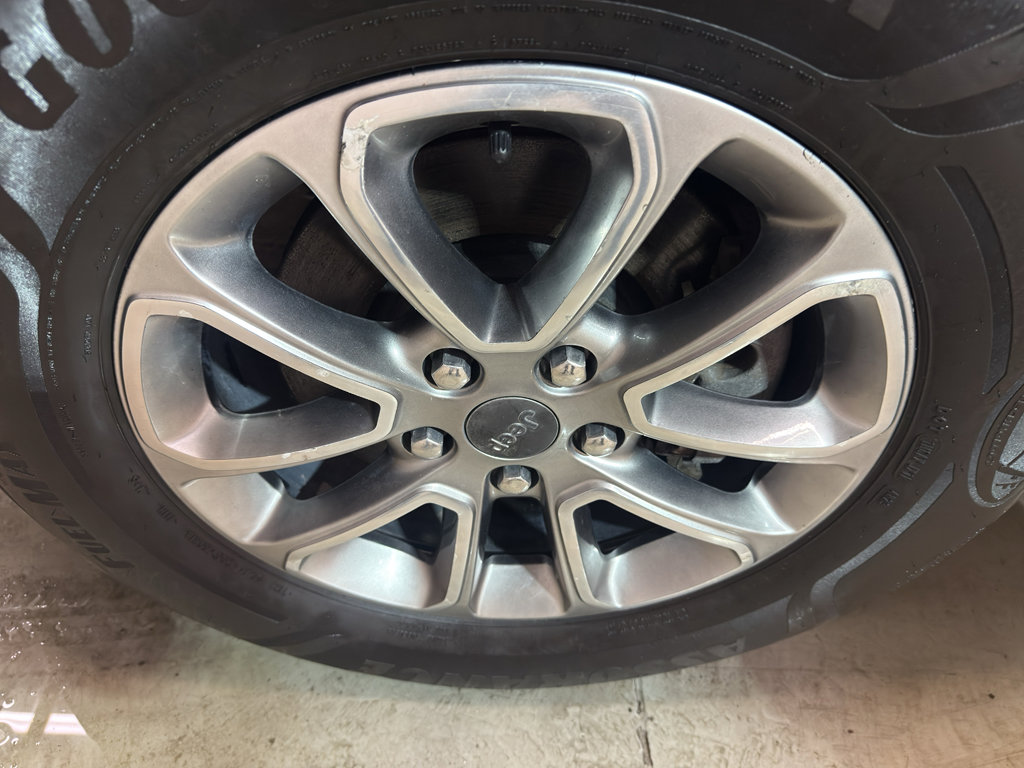 Used 2014 Jeep Grand Cherokee Limited w/ Luxury Group II AWD/4WD image 31