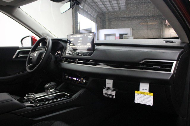 New 2026 Mitsubishi Outlander ES FWD image 17