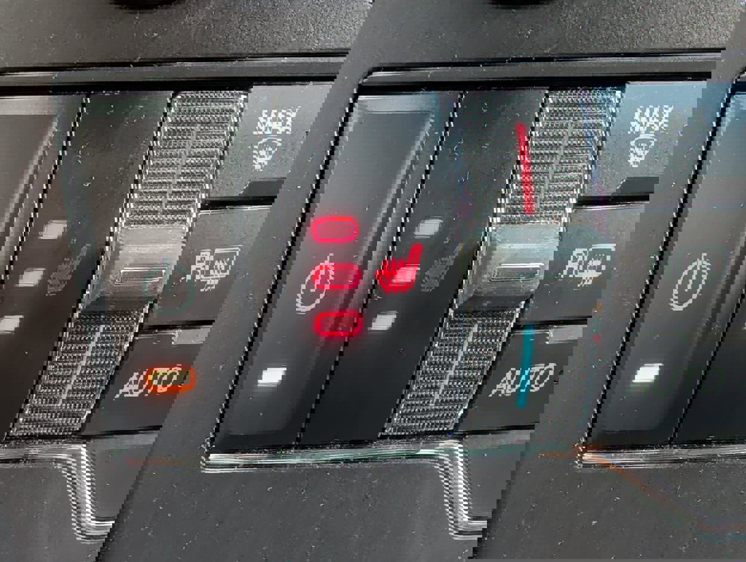 Used 2017 Ford Explorer XLT w/ Equipment Group 202A FWD image 26