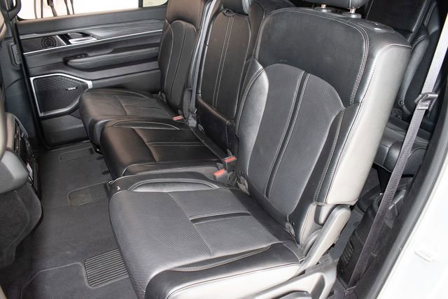 Used 2024 Jeep Wagoneer L Series II w/ Flexible Seating Group AWD/4WD image 17