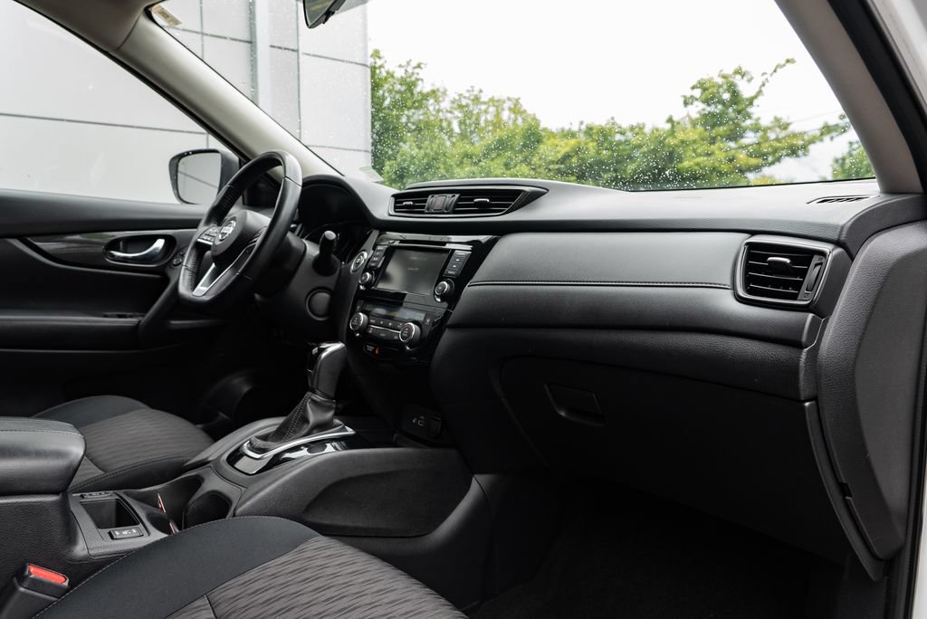 Used 2018 Nissan Rogue SV AWD/4WD image 27