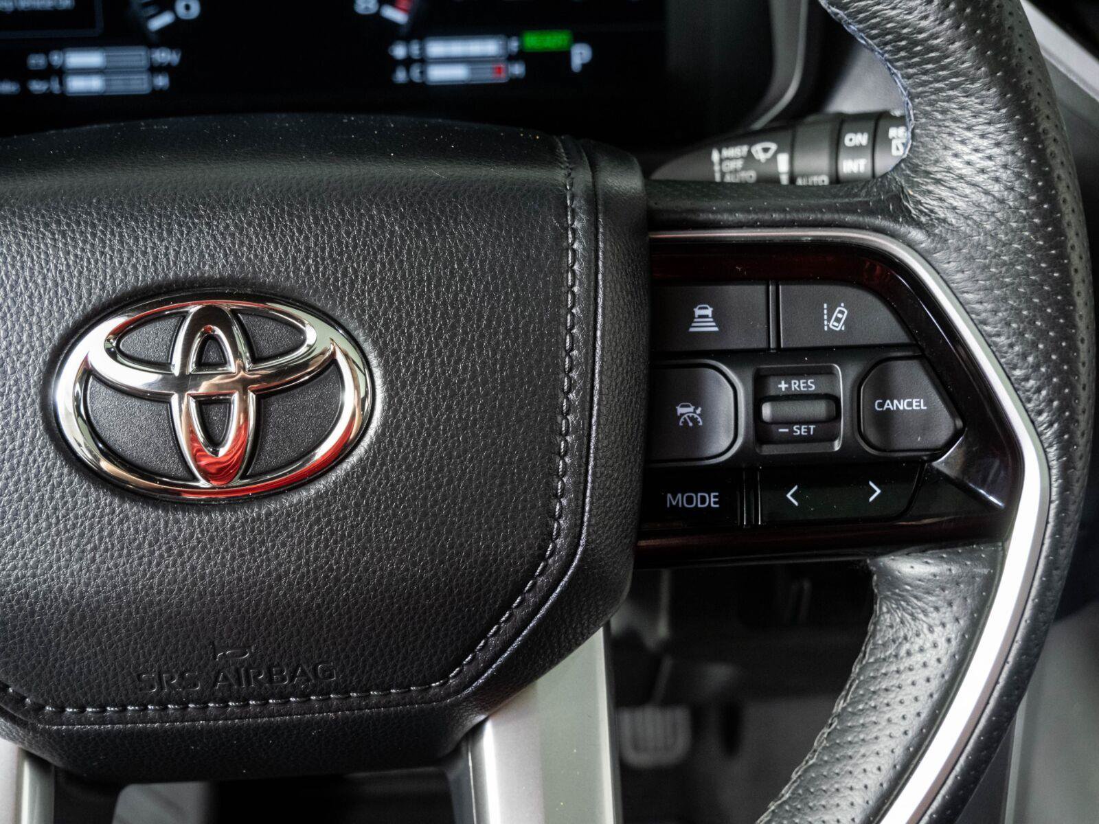 Used 2023 Toyota Sequoia Platinum AWD/4WD image 10