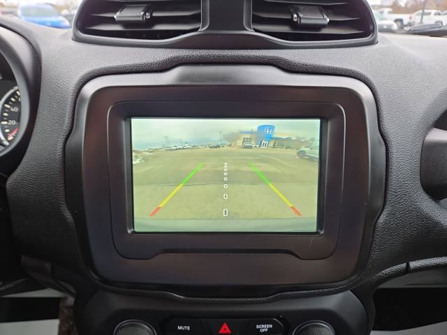 Used 2018 Jeep Renegade Latitude w/ Cold Weather Group image 26