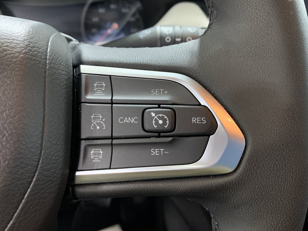 Used 2025 Jeep Compass Limited image 21