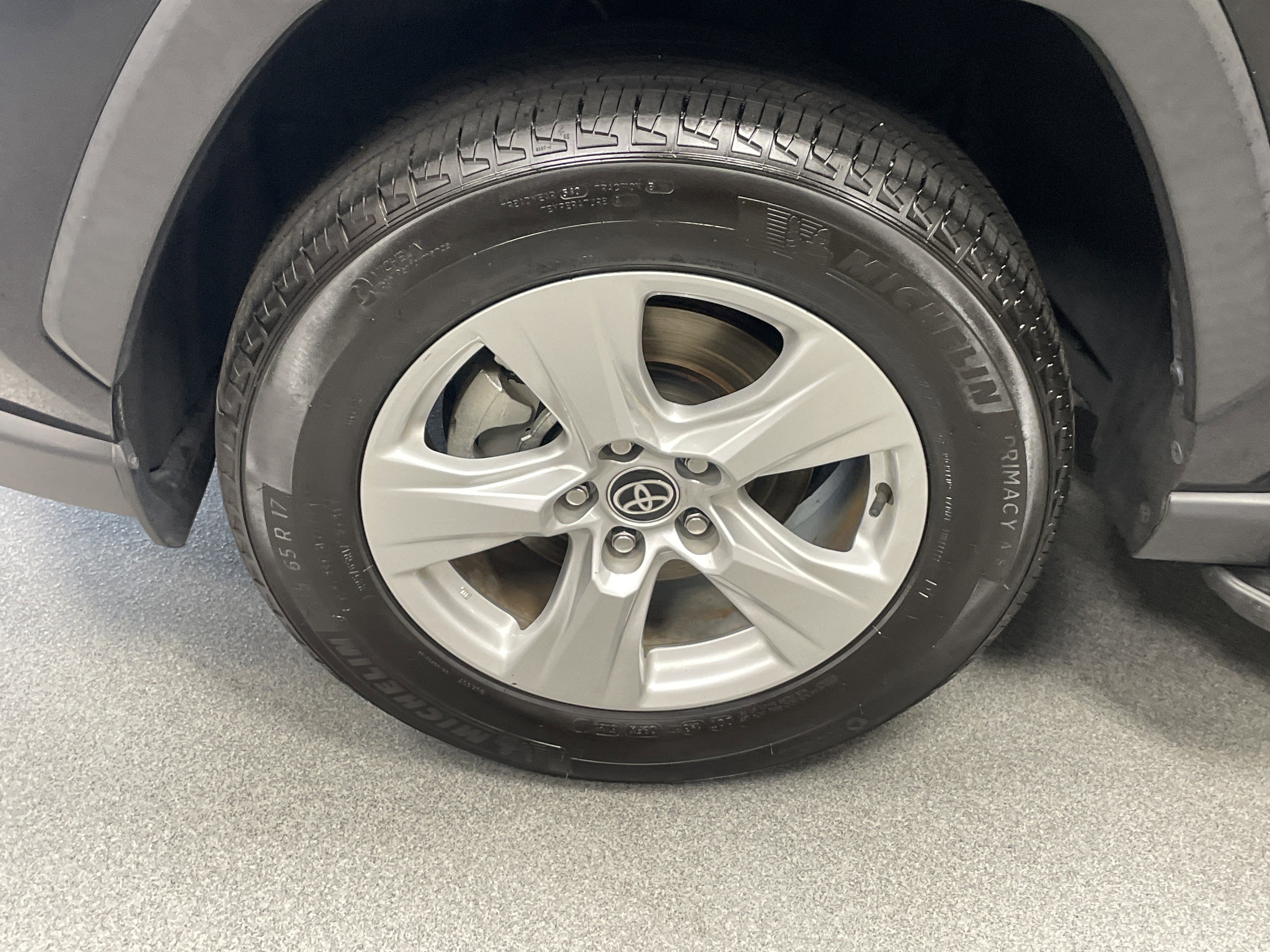 Used 2021 Toyota RAV4 XLE w/ Convenience Package FWD image 13