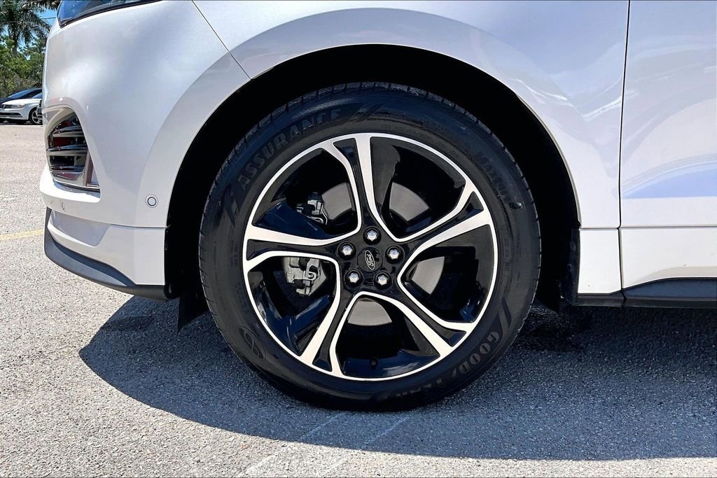 Used 2019 Ford Edge ST w/ Equipment Group 401A AWD/4WD image 13