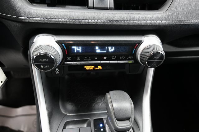 Used 2019 Toyota RAV4 LE image 17