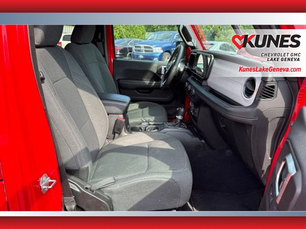 Used 2025 Jeep Wrangler Unlimited Sahara AWD/4WD image 21