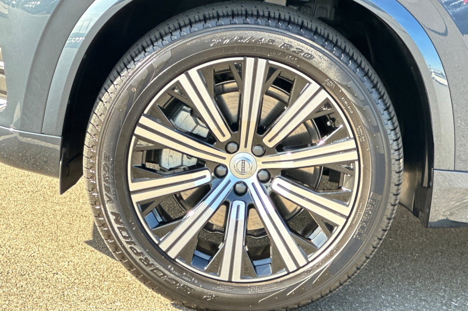 Certified 2025 Volvo XC90 B5 Core w/ Protection Package Premier image 33