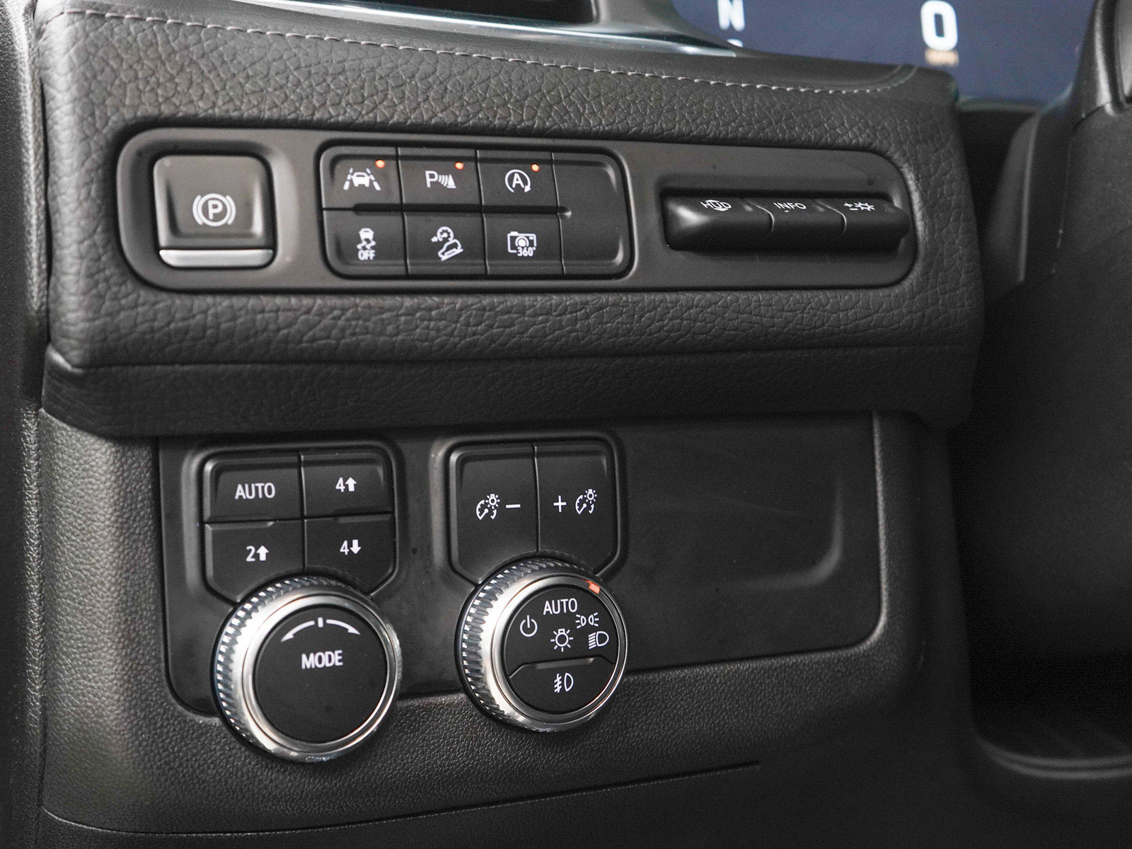 Used 2023 GMC Yukon Denali AWD/4WD image 27