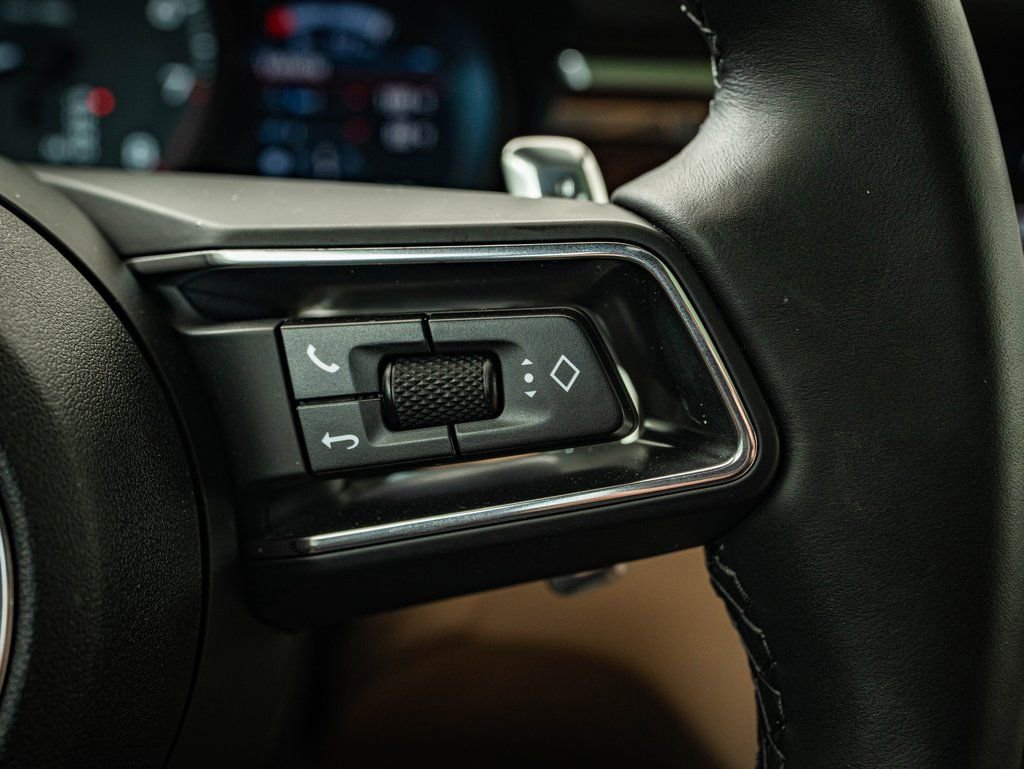 Certified 2025 Porsche Macan image 35