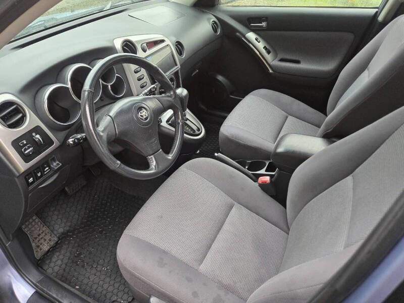 Used 2006 Toyota Matrix XR AWD/4WD image 2