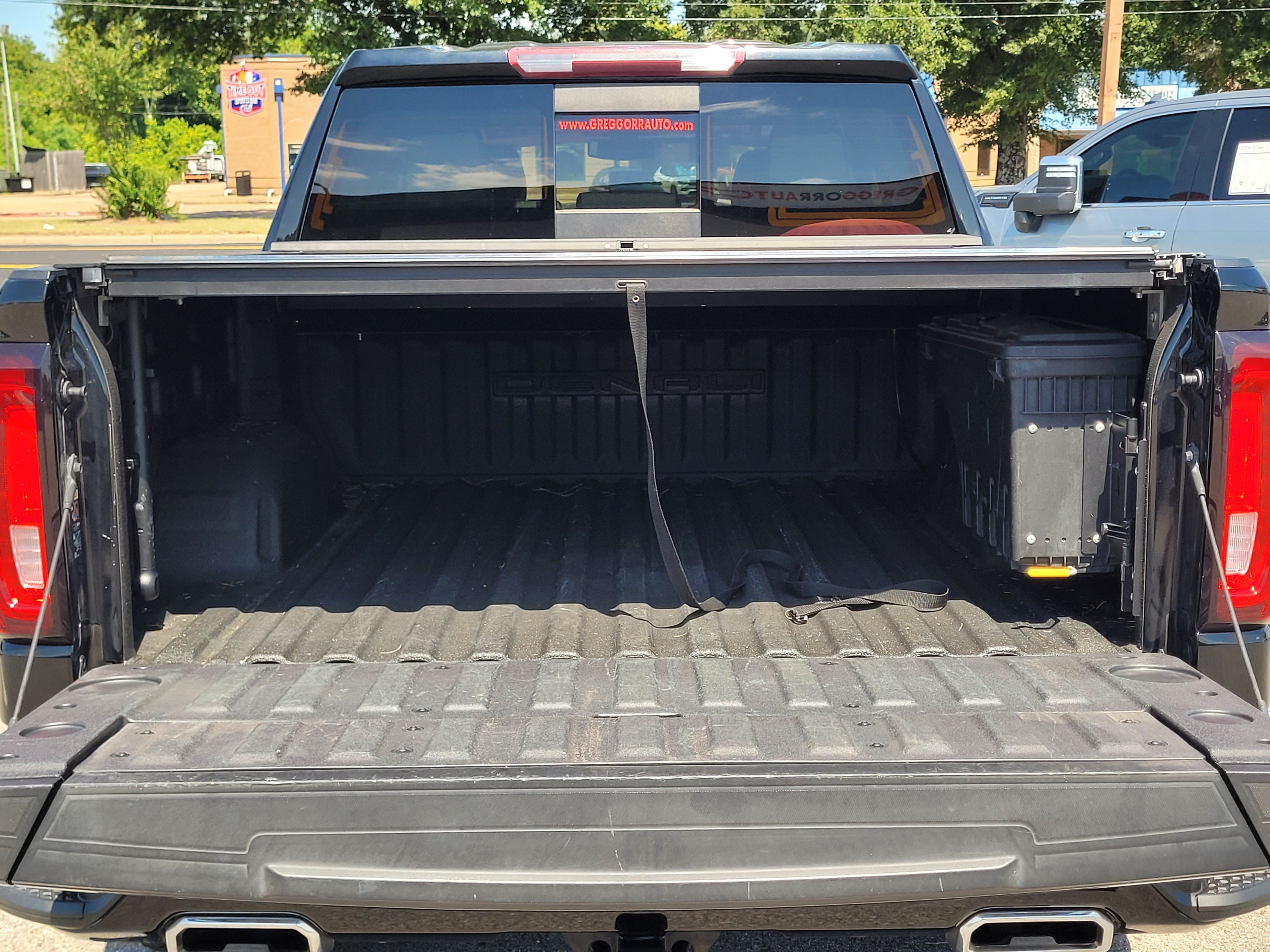 Used 2022 GMC Sierra 1500 Denali AWD/4WD image 9