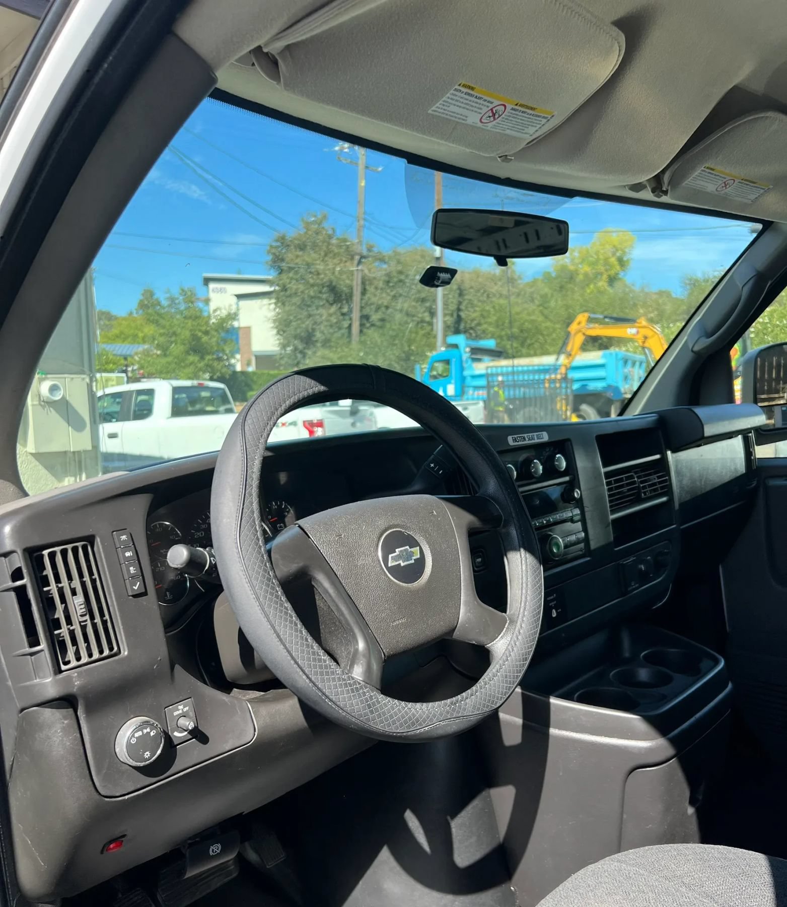 Used 2015 Chevrolet Express 2500 RWD image 14