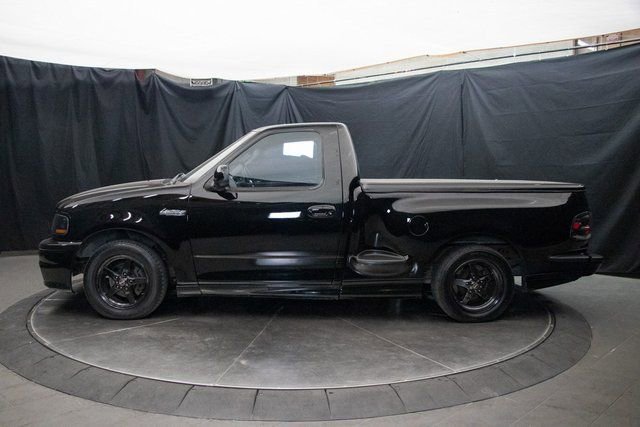 Used 2002 Ford F150 Lightning RWD image 10