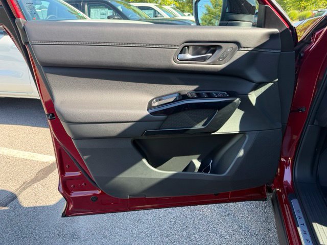 New 2026 Nissan Pathfinder Platinum AWD/4WD image 16