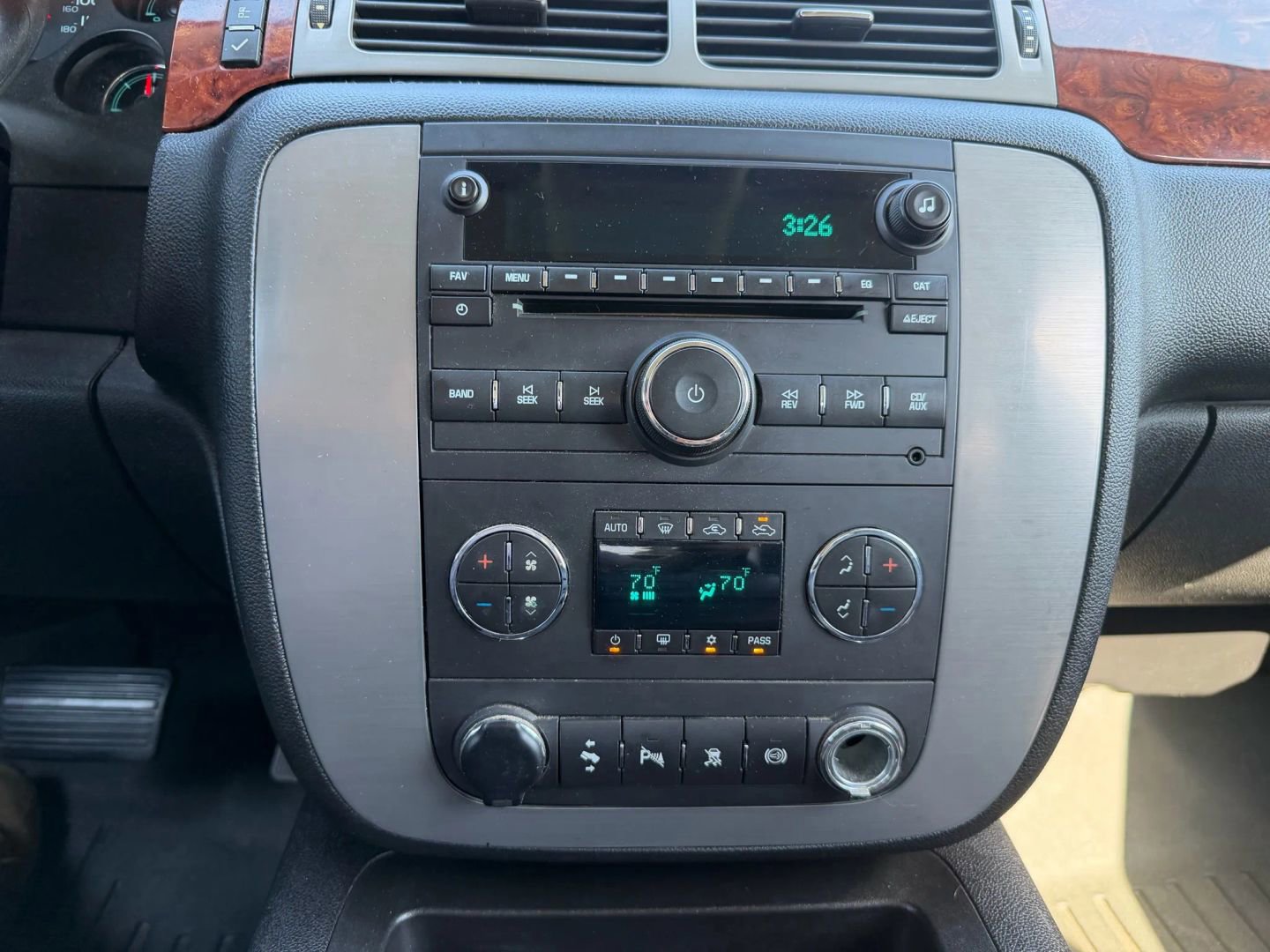 Used 2011 GMC Sierra 2500 SLT w/ SLT Convenience Package AWD/4WD image 19