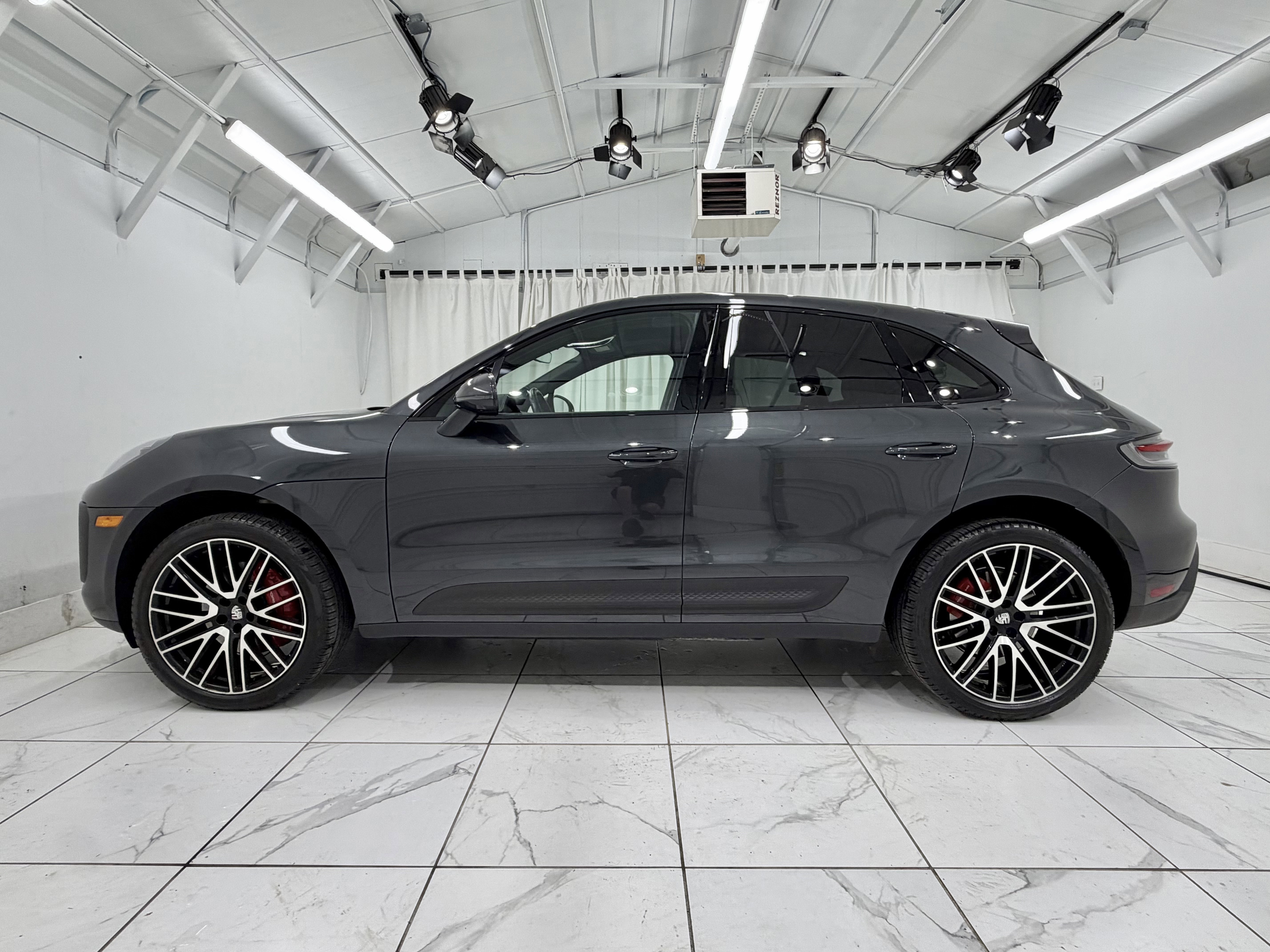 Certified 2022 Porsche Macan S AWD/4WD image 15