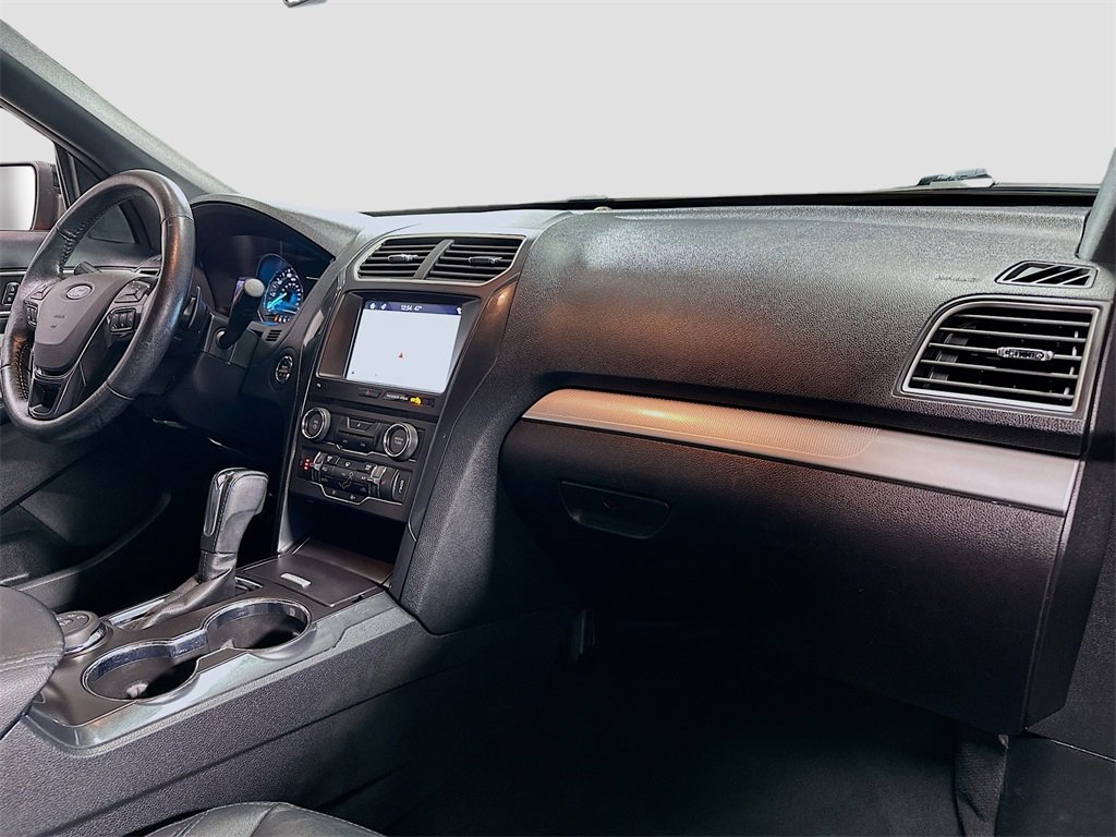 Used 2017 Ford Explorer XLT w/ Equipment Group 202A image 32